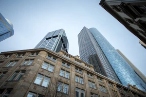 Wełna, bawełna i len: najlepsze tkaniny dla zdrowego wnętrza Japandi